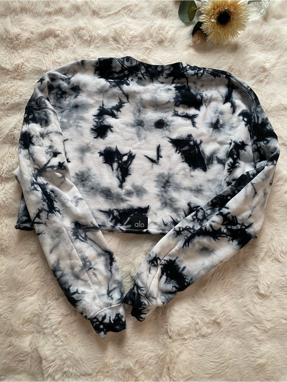 ALO Yoga Black & White Tie-Dye Cropped Sweatshirt - Picture 3 of 5